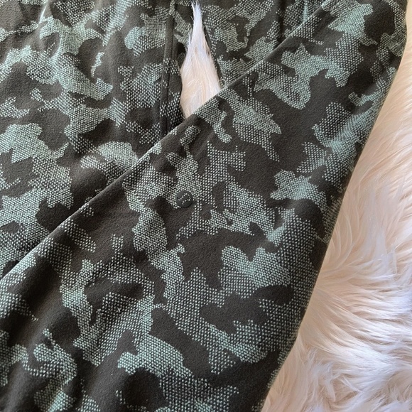 NWT Lululemon Ready to Rulu 7/8 Jogger Jacquard HGOG Camo Green size 8 New - Picture 9 of 13